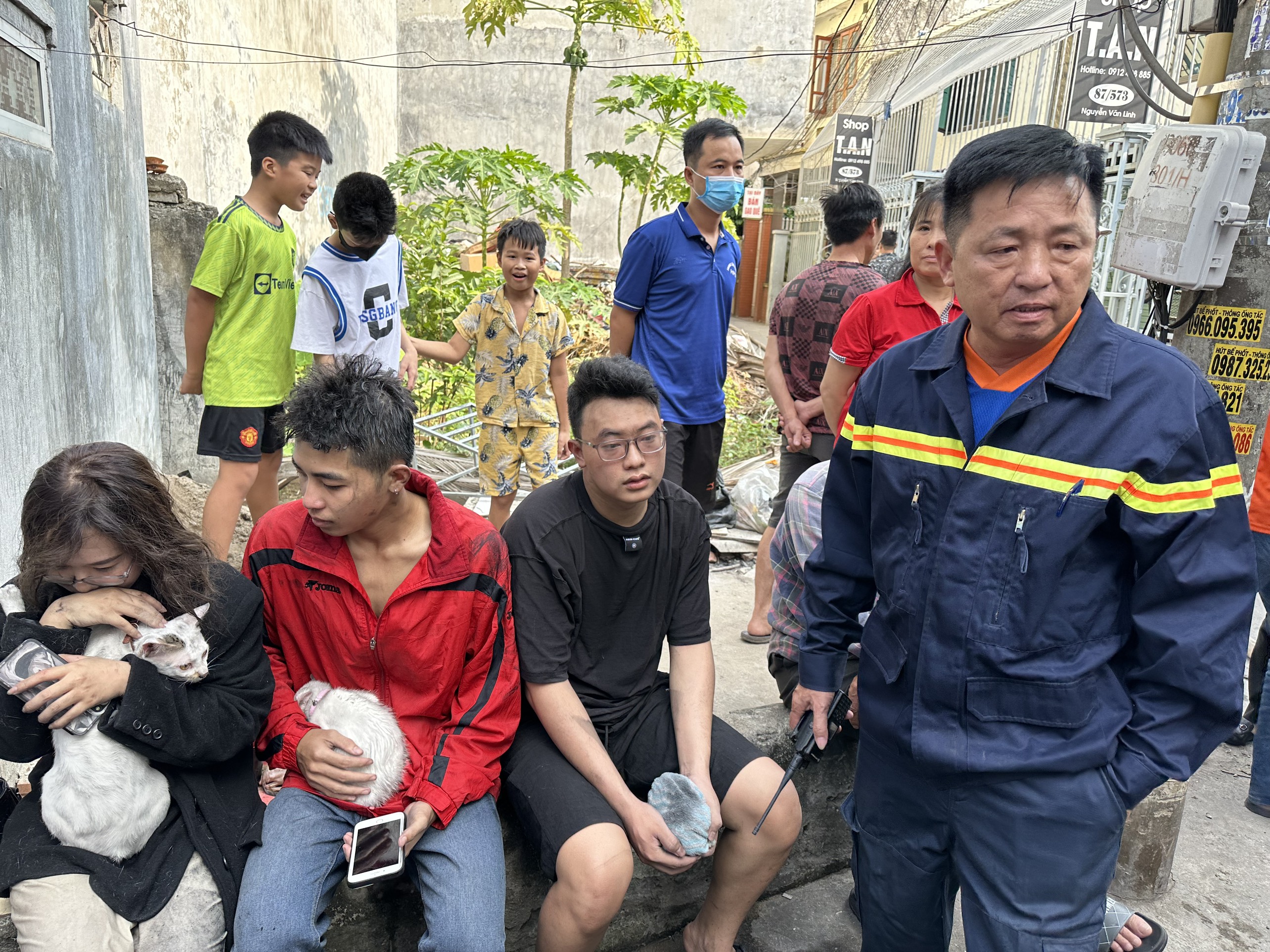 Phòng Cảnh sát PCCC và CNCH: Cứu an toàn 03 người mắc kẹt khỏi đám cháy ở P. Kênh Dương, Q. Lê Chân
